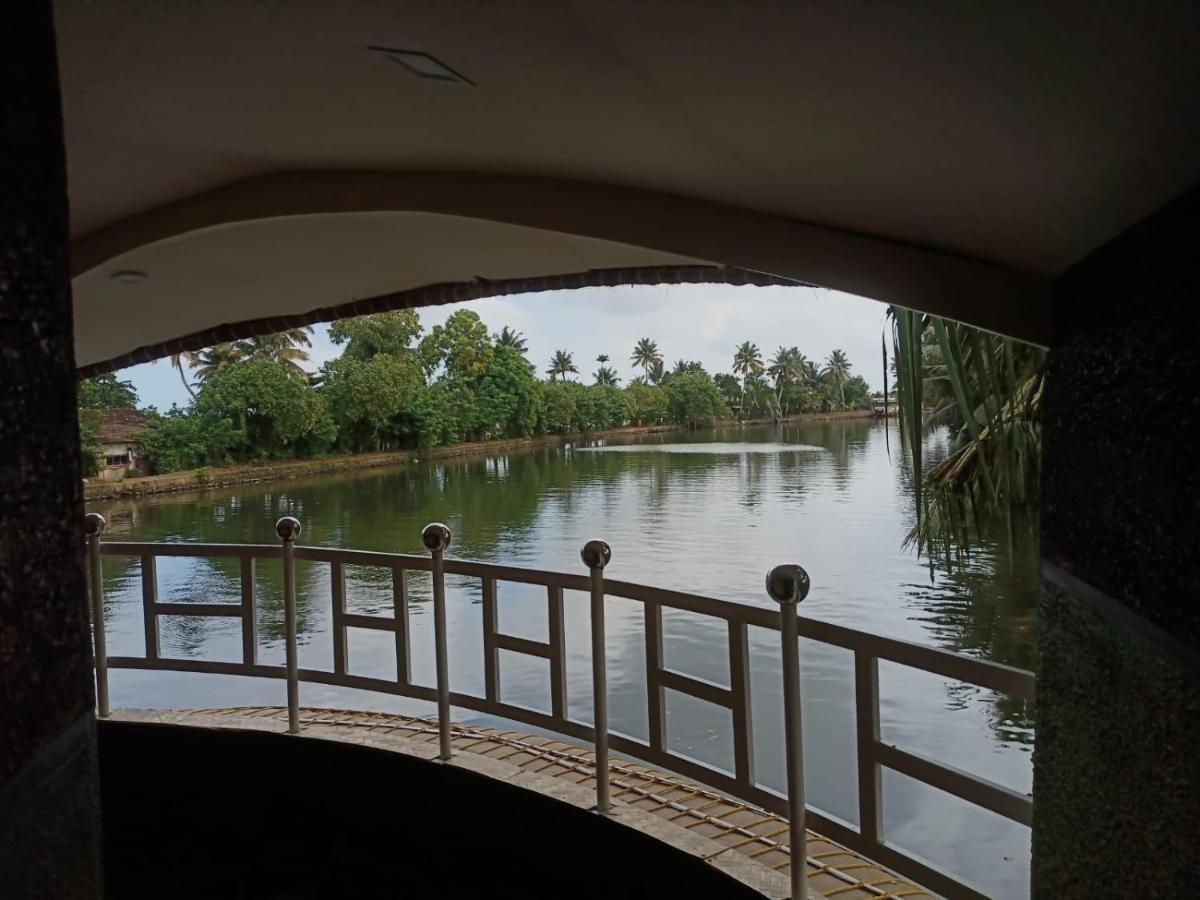 Beach Paradise Day Cruise Houseboat Alappuzha Bagian luar foto